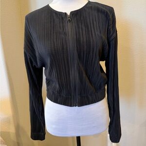 NWOT Alo Micro Plisse Cropped Jacket
